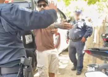policías de diego castañón trejo detienen a youtuber por denunciar cobro ilegal de estacionamiento Preguntar a ChatGPT